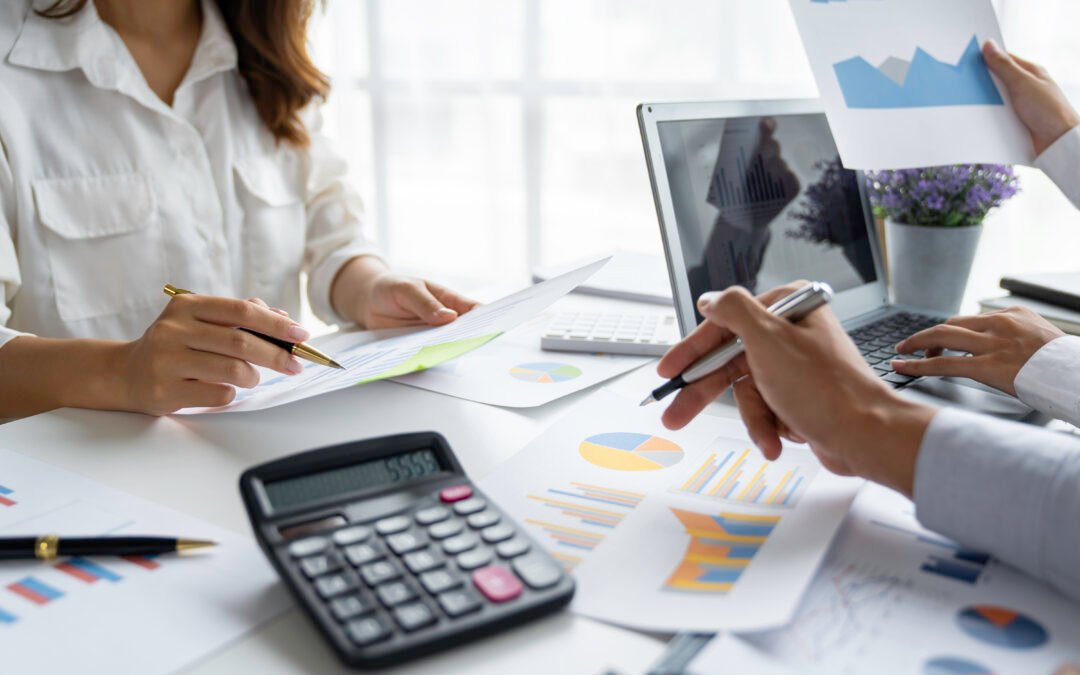 Essential accounting tips for small businesses to manage finances effectively, including expense tracking and tax planning.